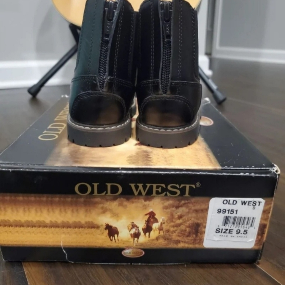 NIB~ Boys Size 9.5 Black Leather Ankle Boots W/Elastic Sides For Easy On/Off - Picture 3 of 4
